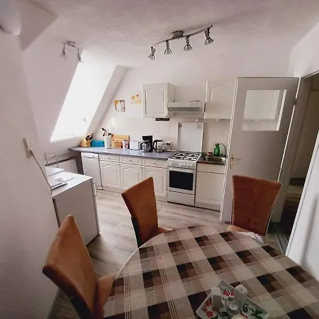 Schwarzer Adler Mit 3 Schlafzimmern Und 2 Wc Apartment