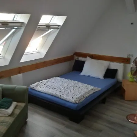 Schwarzer Adler Mit 3 Schlafzimmern Und 2 Wc *